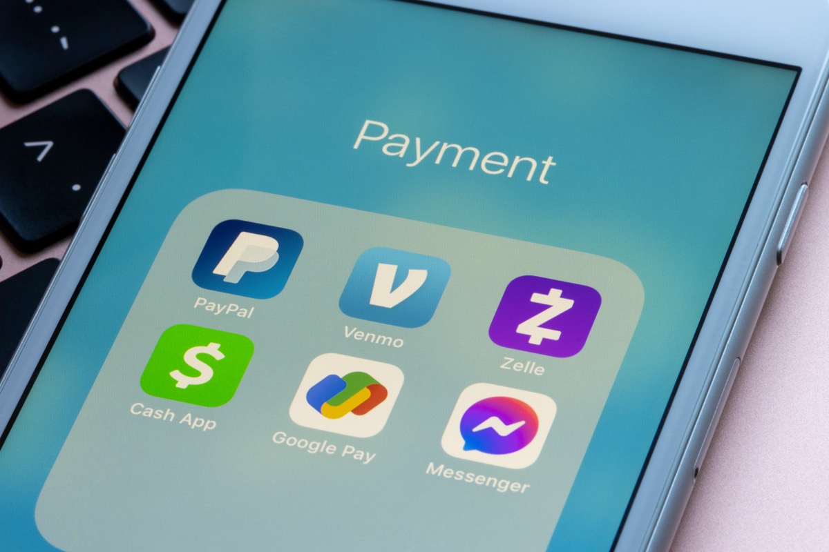 Có nhiều ứng dụng thanh toán ngang hàng trên iPhone, bao gồm PayPal, Venmo, Zelle, Cash App, Google Pay và Facebook Messenger.