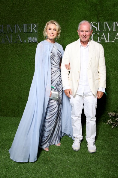 Christine Schwarzman và Stephen A. Schwarzman Eiza tham dự sự kiện Summer Gala do Gala One tổ chức tại Câu lạc bộ Golf Saint-Tropez vào ngày 23 tháng 7 năm 2024 tại Gassin, Pháp.