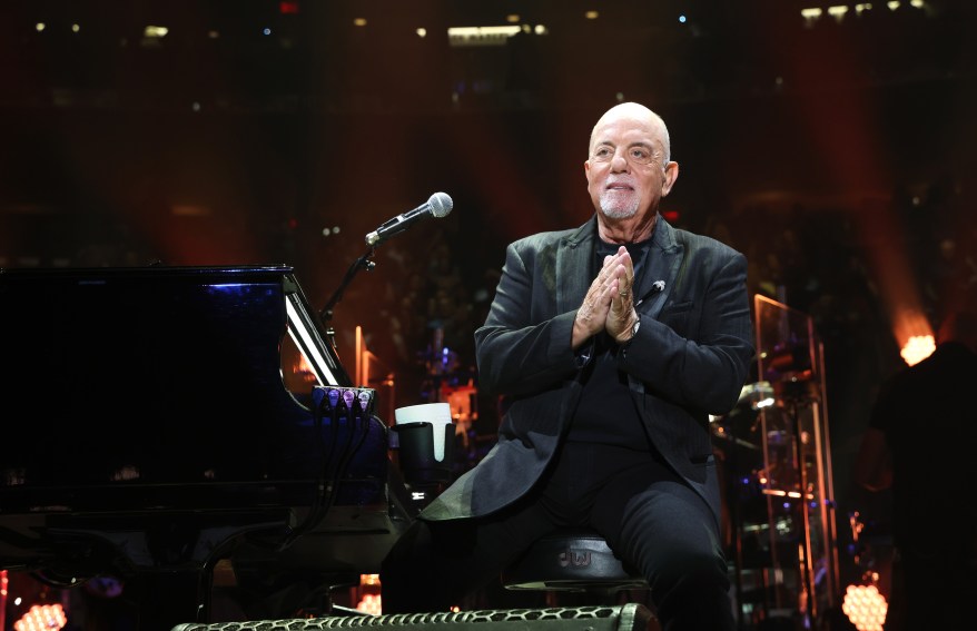 Billy Joel biểu diễn trên sân khấu trong buổi diễn cuối cùng của anh tại Madison Square Garden vào ngày 25 tháng 7 năm 2024 tại Thành phố New York. 