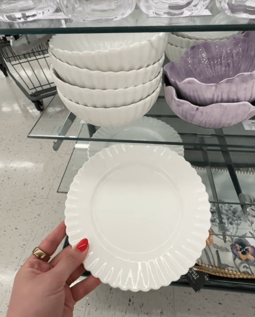 đĩa trắng tại Hobby Lobby