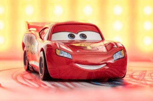 Madrid, Tây Ban Nha; 26-06-2023: Chiếc xe đồ chơi mang tên Lightning McQueen từ loạt phim nổi tiếng Pixar Cars