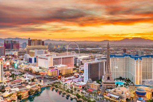 ảnh chụp toàn cảnh thành phố của Strip ở Las Vegas, Nevada lúc chạng vạng