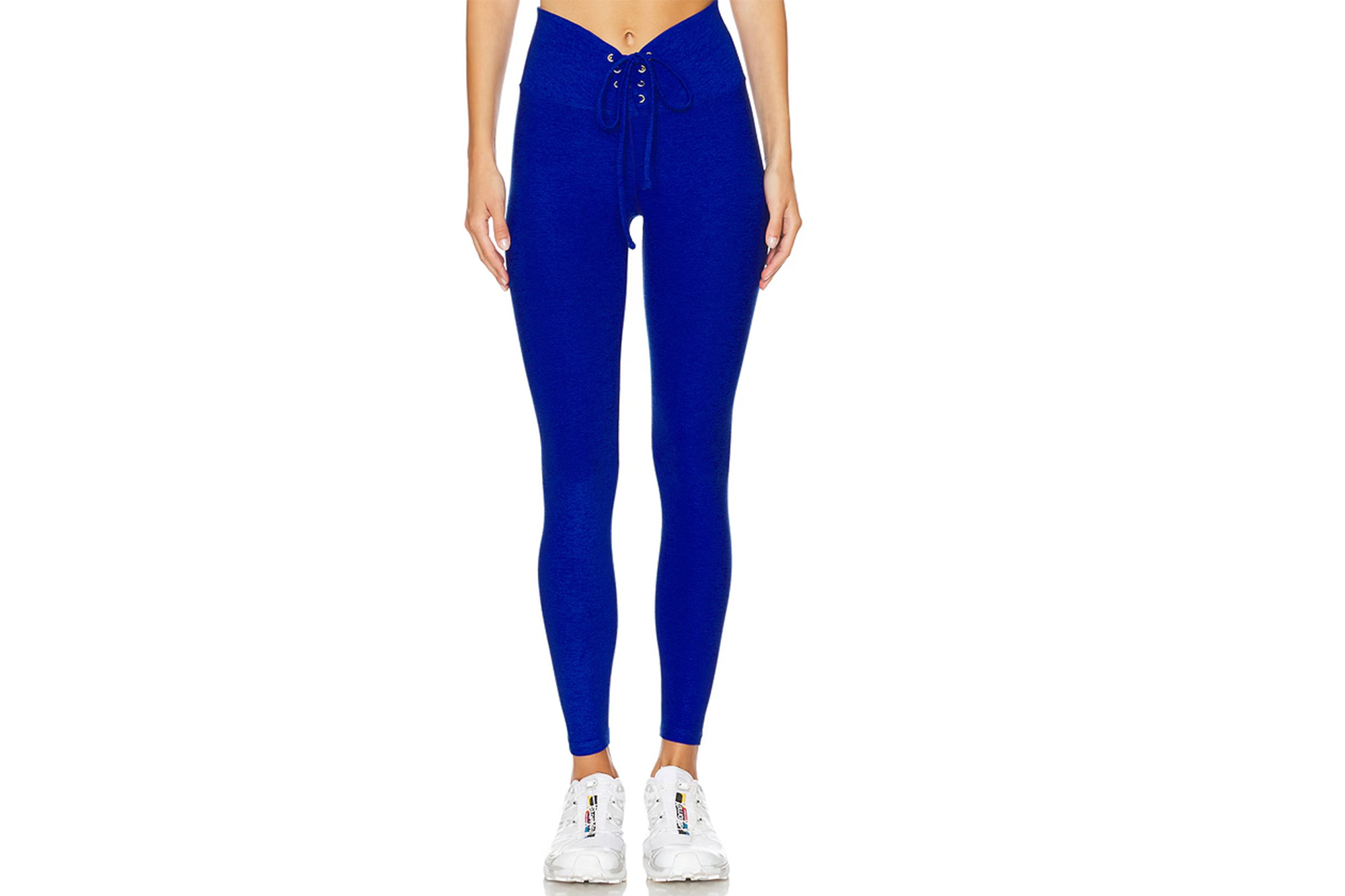 Một người mẫu mặc quần legging