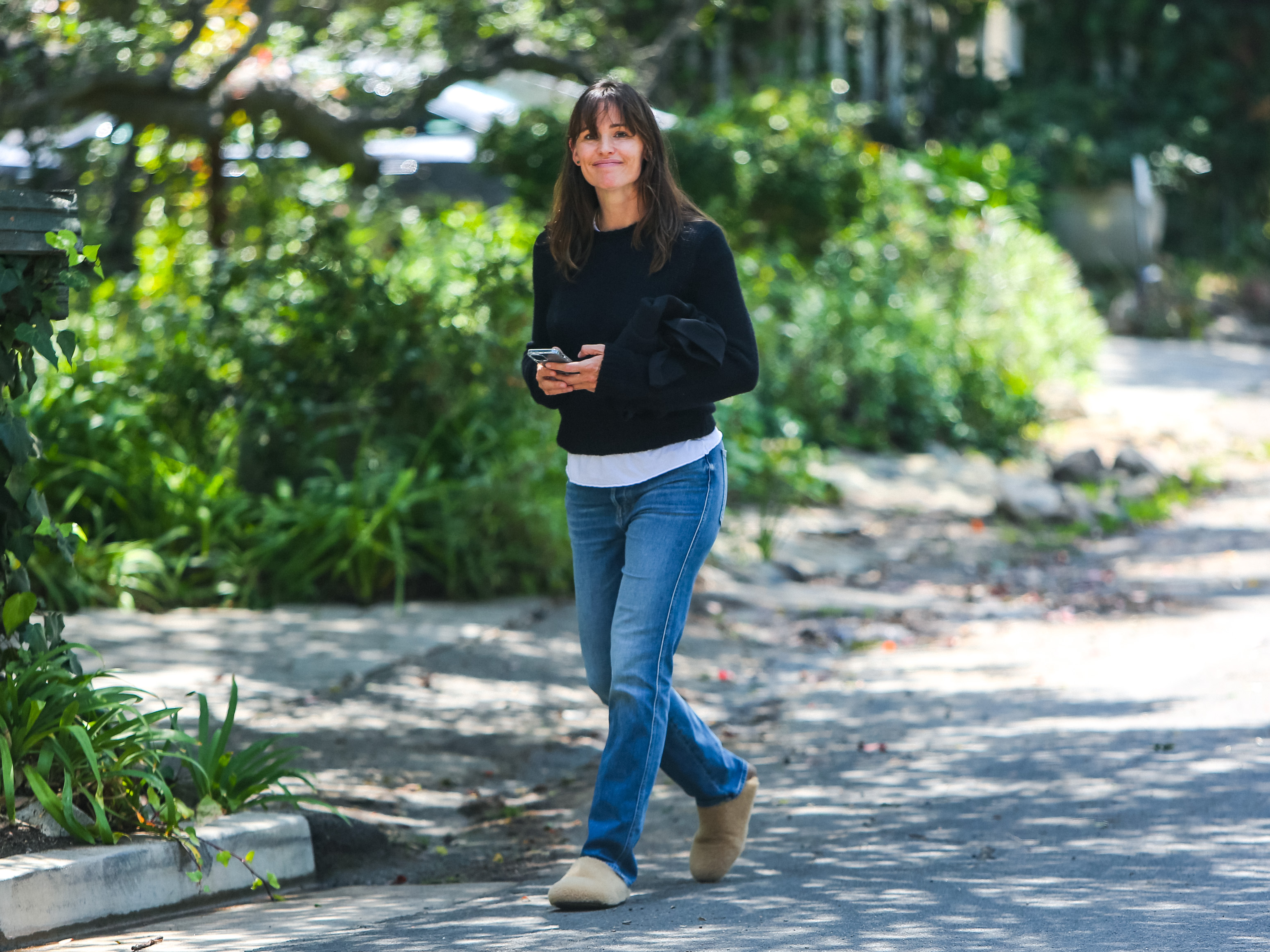 Jennifer Garner đi dép lê