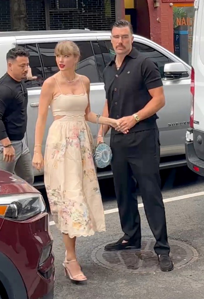 Taylor Swift và Travis Kelce 