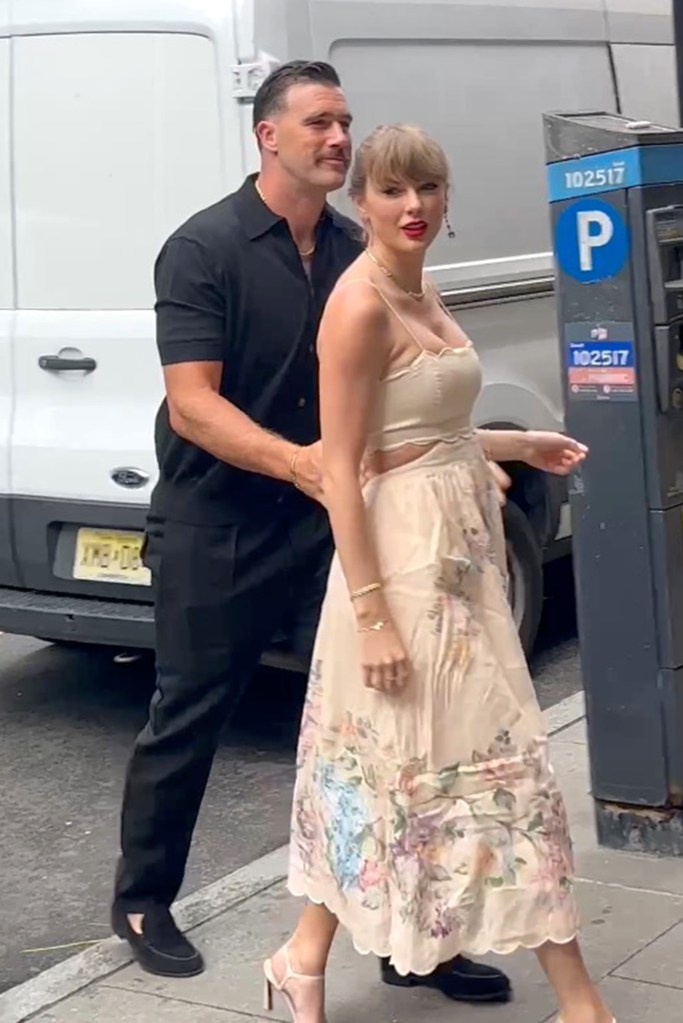 Taylor Swift và Travis Kelce 