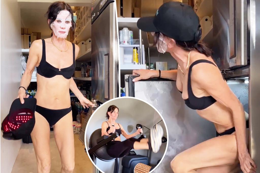 Courteney Cox, 60 tuổi, diện bộ bikini đen nhỏ xíu, đeo khẩu trang trong khi khoe thói quen chăm sóc sức khỏe của mình