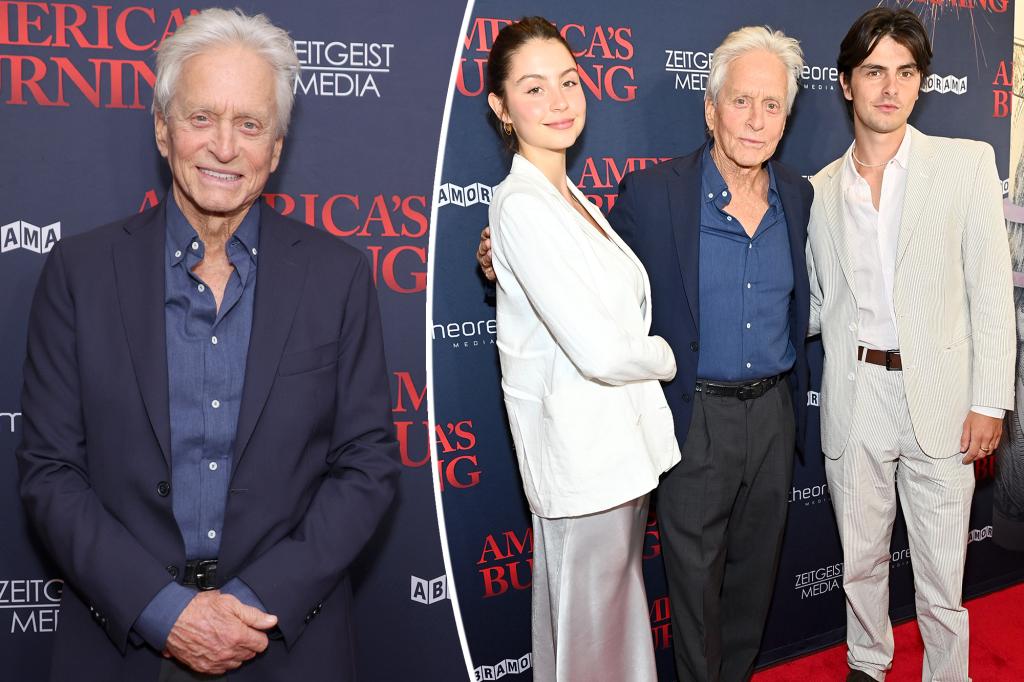 Michael Douglas xuất hiện trên thảm đỏ cùng con gái Carys và con trai Dylan