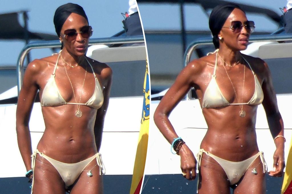 Naomi Campbell, 54 tuổi, khoe vóc dáng cân đối trong bộ bikini vàng trên du thuyền ở Ibiza cùng những người bạn nổi tiếng