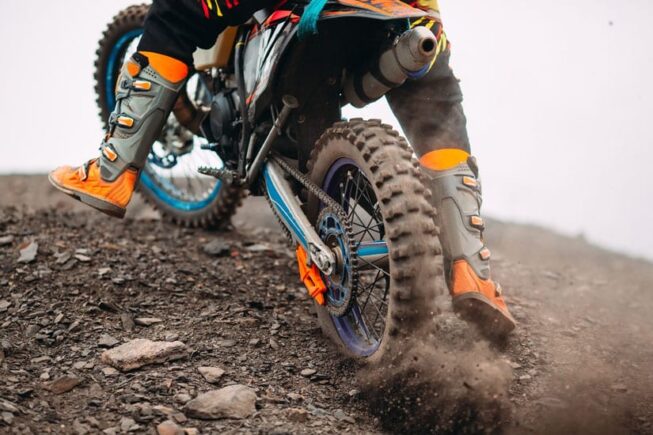 3 đôi giày Motocross tốt nhất cho bàn chân rộng năm 2023 – Đánh giá & Hướng dẫn mua hàng