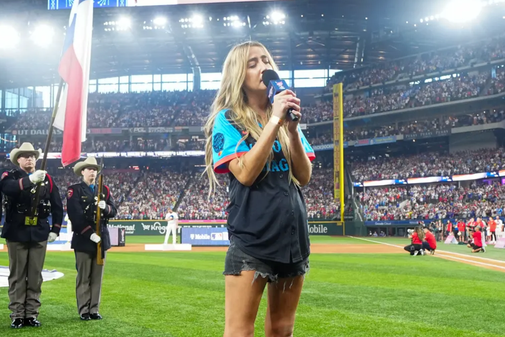 Ca sĩ Ingrid Andress bị chỉ trích vì màn trình diễn quốc ca ‘đau đớn’ tại MLB Home Run Derby: ‘Star Strangled Banner’