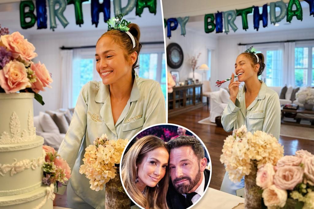 Jennifer Lopez thừa nhận cảm thấy “mong manh” và “sợ hãi” giữa những đau khổ trong hôn nhân