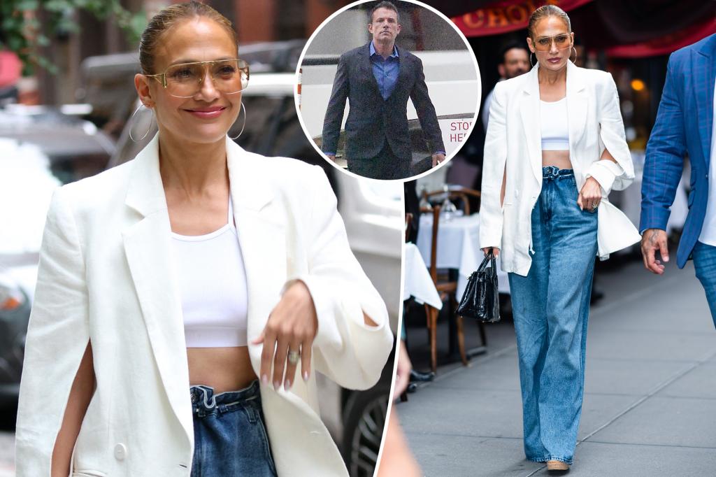 Jennifer Lopez trở lại NYC sau mùa hè ở Hamptons trong khi Ben Affleck vẫn ở LA