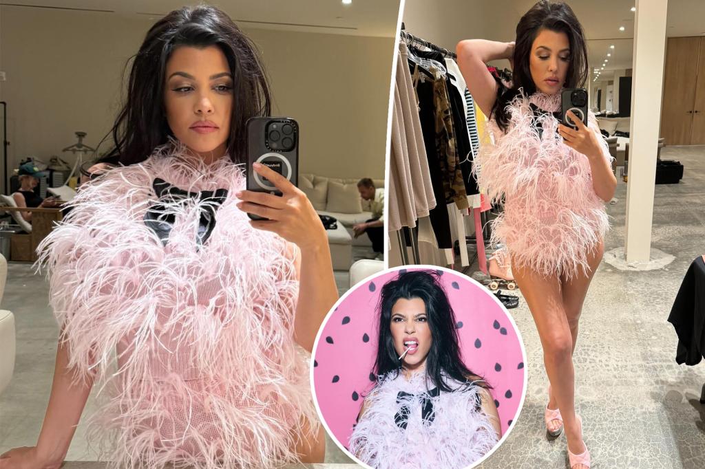 Kourtney Kardashian khoe chân trong bộ đồ bó lông vũ màu hồng tại buổi chụp hình Lemme