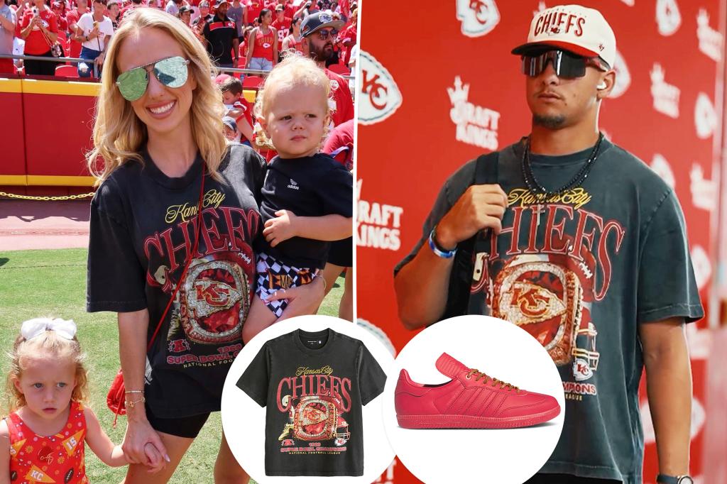 Patrick và Brittany Mahomes mặc cùng một chiếc áo phông Kansas City Chiefs và giày thể thao Adidas màu đỏ