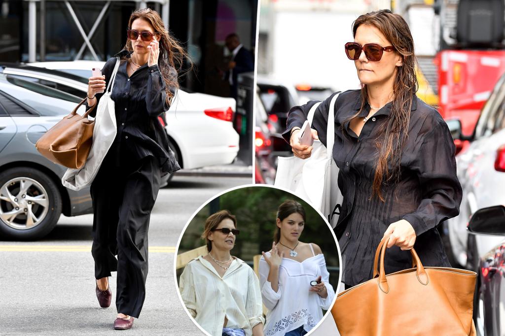 Katie Holmes chạy việc vặt với mái tóc ướt sau khi đưa cô con gái giống hệt mình Suri đến trường đại học