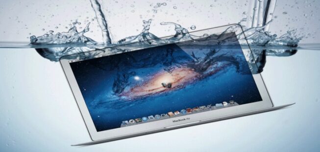 Phải làm gì nếu bạn làm đổ nước vào MacBook