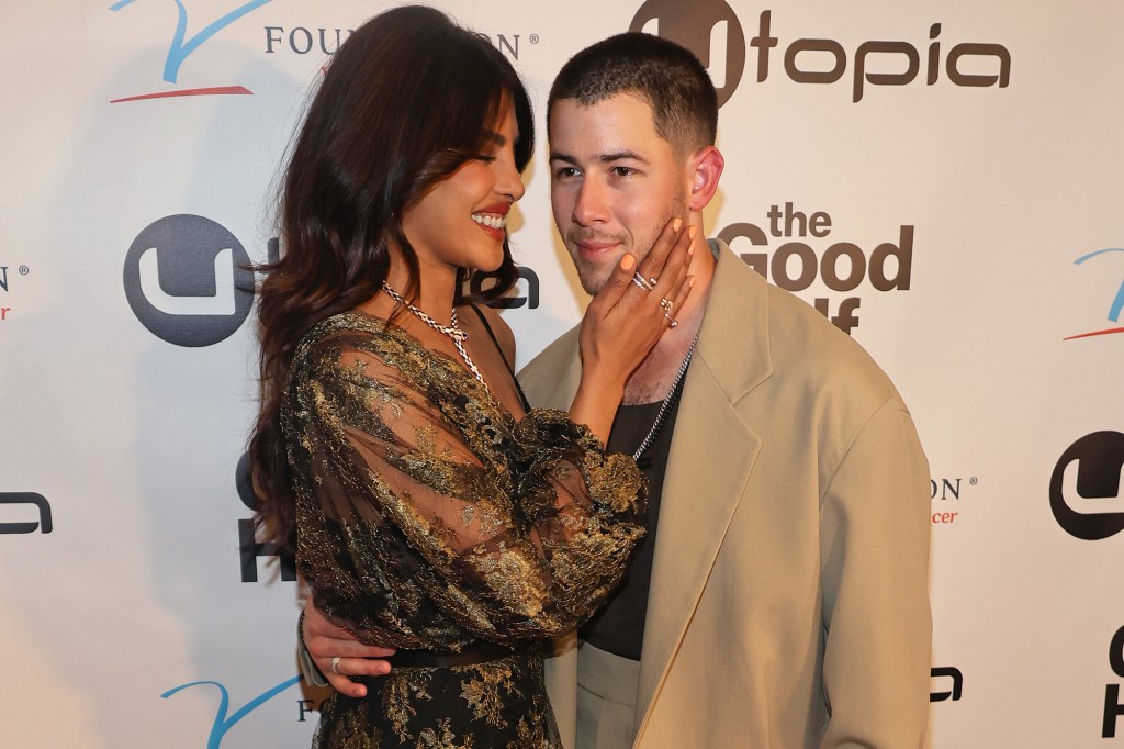 Nick Jonas, Priyanka Chopra thân mật và nhiều bức ảnh chụp cùng các ngôi sao khác