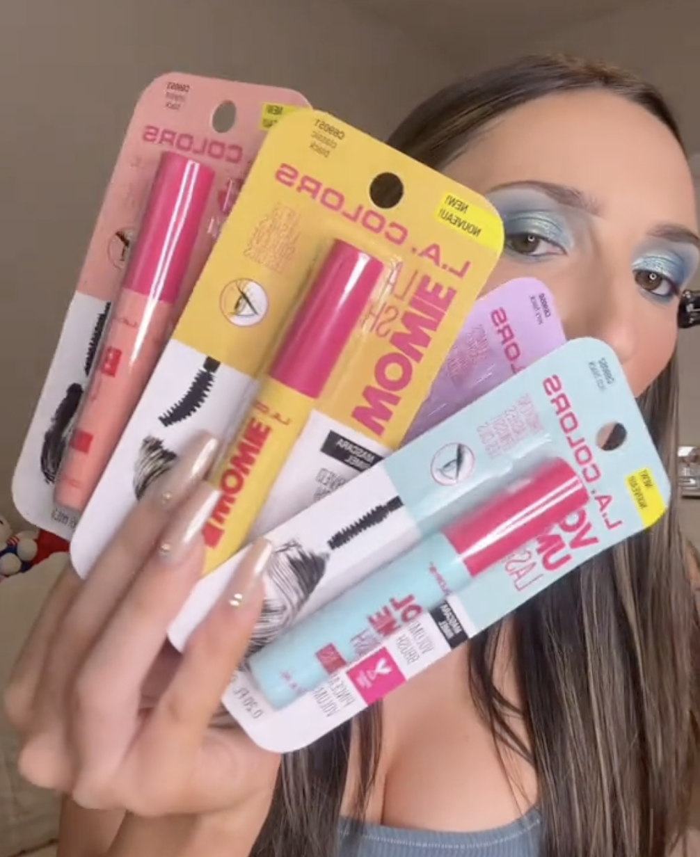 Người mua sắm thử nghiệm Mascara mới giá 1,25 đô la tại Dollar Tree — Best Life