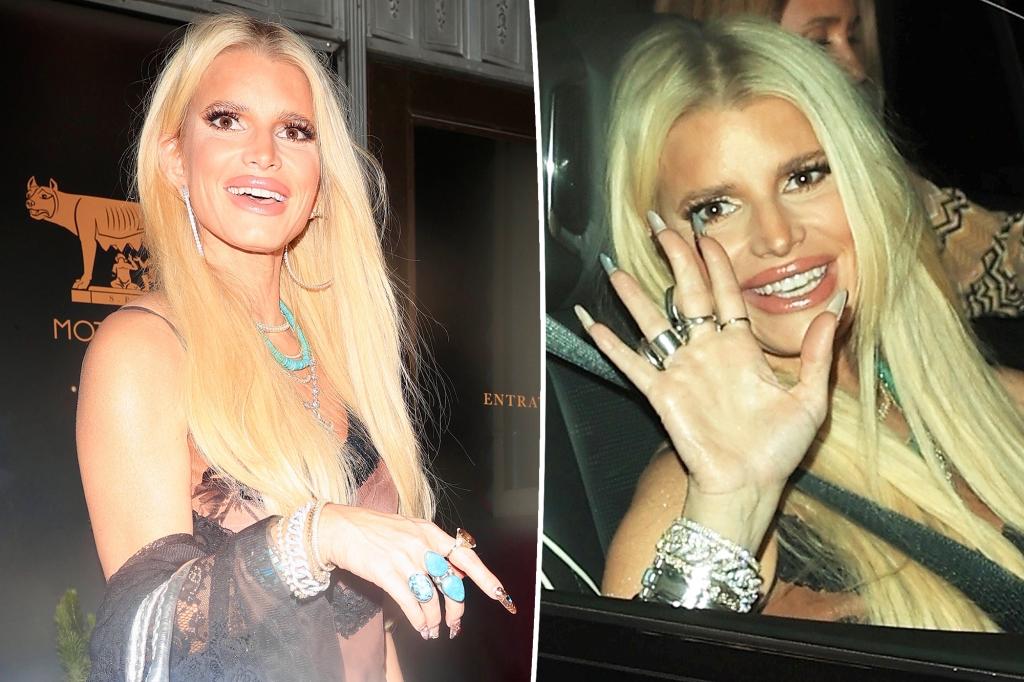 Jessica Simpson có một đêm dành cho các cô gái sau khi chỉ trích tin đồn uống rượu