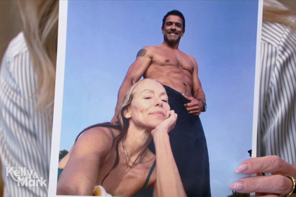 Kelly Ripa và Mark Consuelos chia sẻ những bức ảnh nóng bỏng từ chuyến đi LA