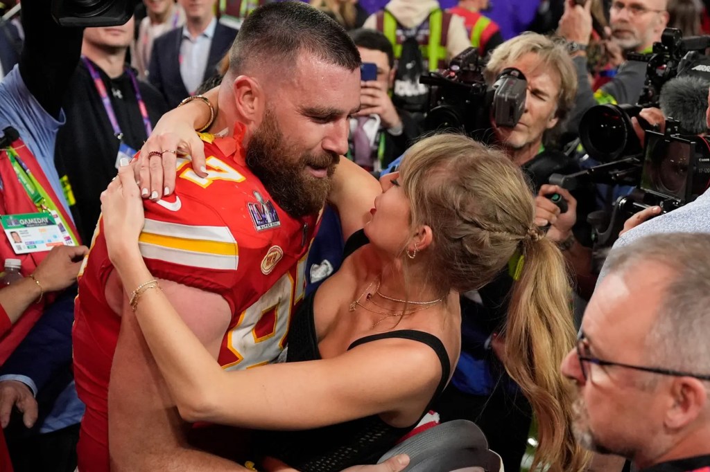 Taylor Swift sẽ cổ vũ Travis Kelce tại trận đấu đầu tiên của Chiefs trong mùa giải 2024